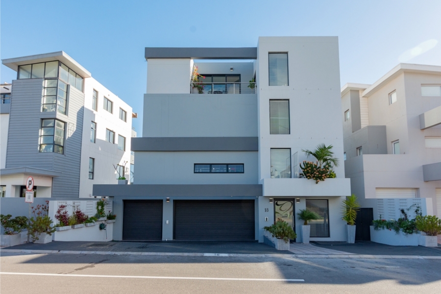 7 Bedroom Property for Sale in Calypso Beach Western Cape